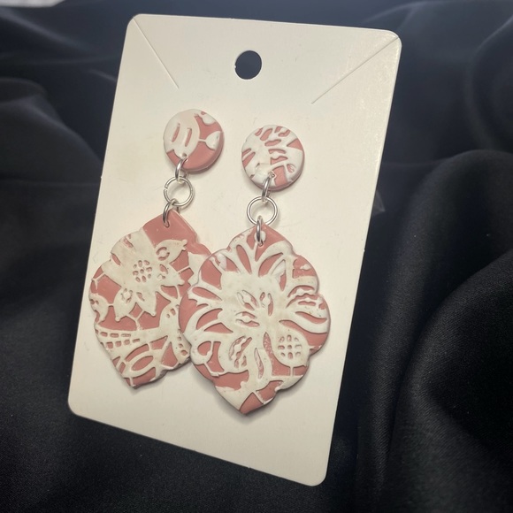 Blue Willow Boutique Earrings - Picture 3 of 4